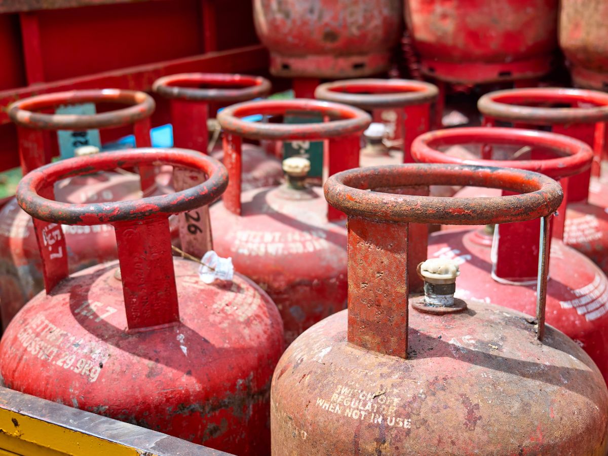 Компании OMC снижают цены на коммерческие баллоны сжиженного нефтяного газа весом 19 кг на 41 рупию