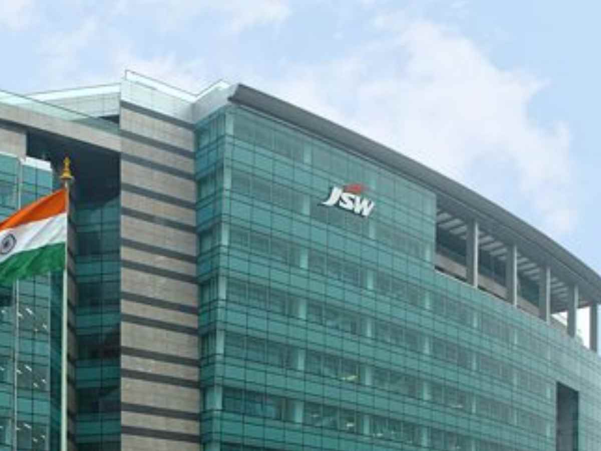 JSW Steel сообщила, что консолидированное производство сырой стали на 21.21 апреля составило 24 лакха тонн.