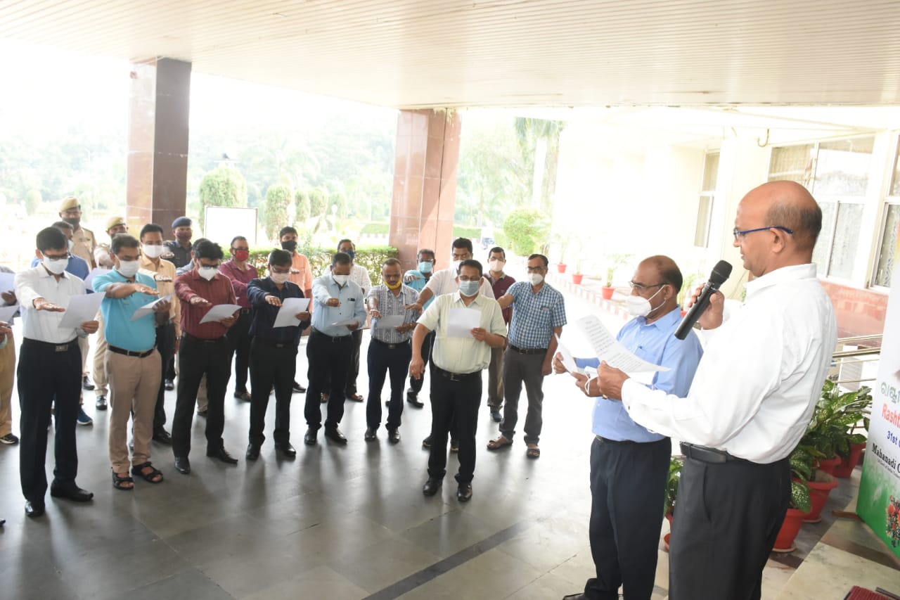MCL_employees_take_pledge_for_national_unity_(2).jpeg